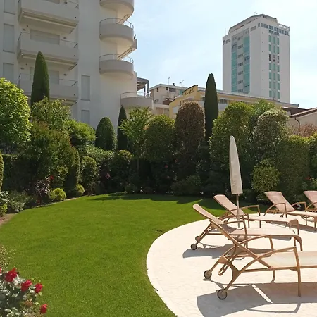 Stej Palace Piazza Carducci Con Garage Daire